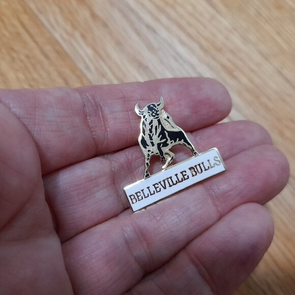 Belleville Bulls Lapel Pin Hat Badge OHL Junior Ice Hockey Team Ontario Canada - Picture 2 of 6